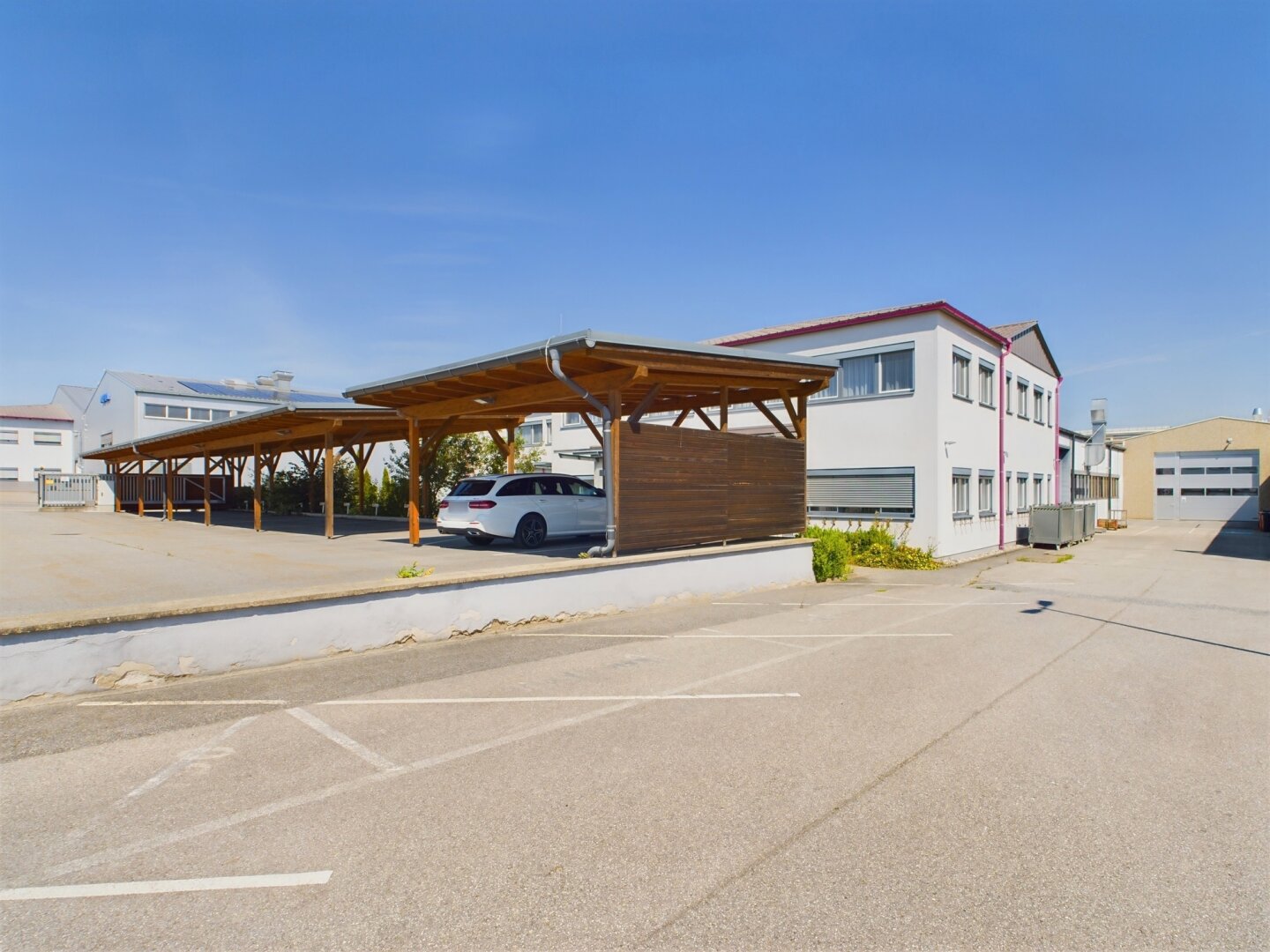 € 3,00/m² – 9.761 m² Gewerbe - Büro, Produktion u. Lager. Top Zustand. Sofort beziehbar
