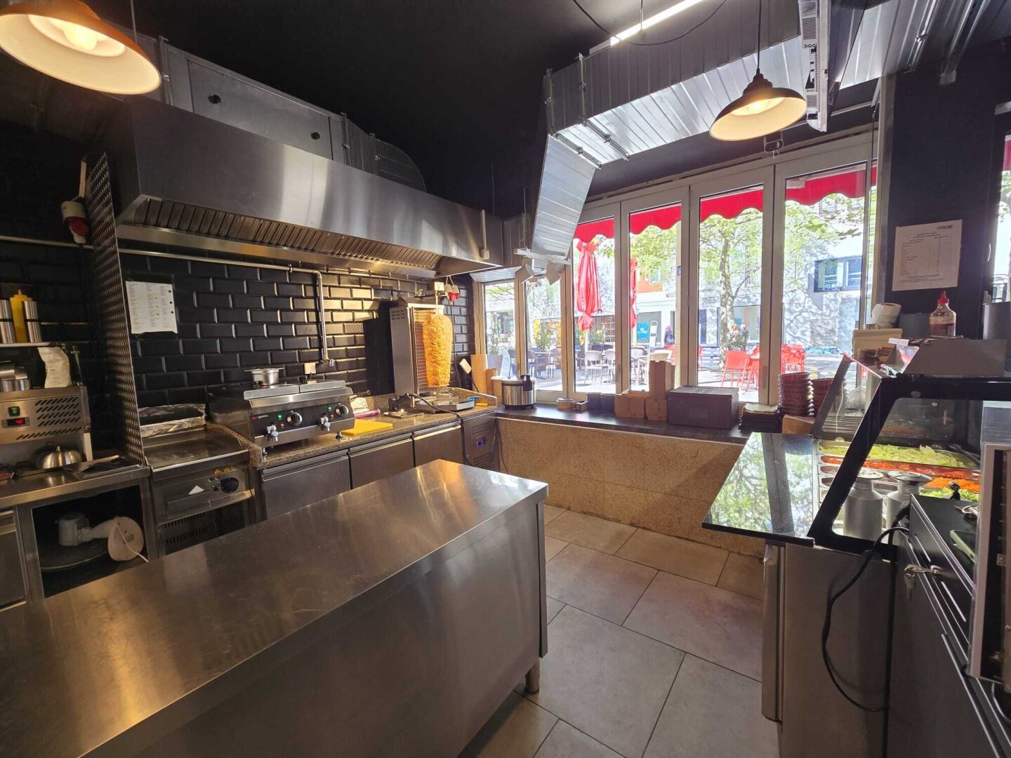 BESTE LAGE + Gutes Essen + Fußgängerzone Meidlinger Hauptstraße +