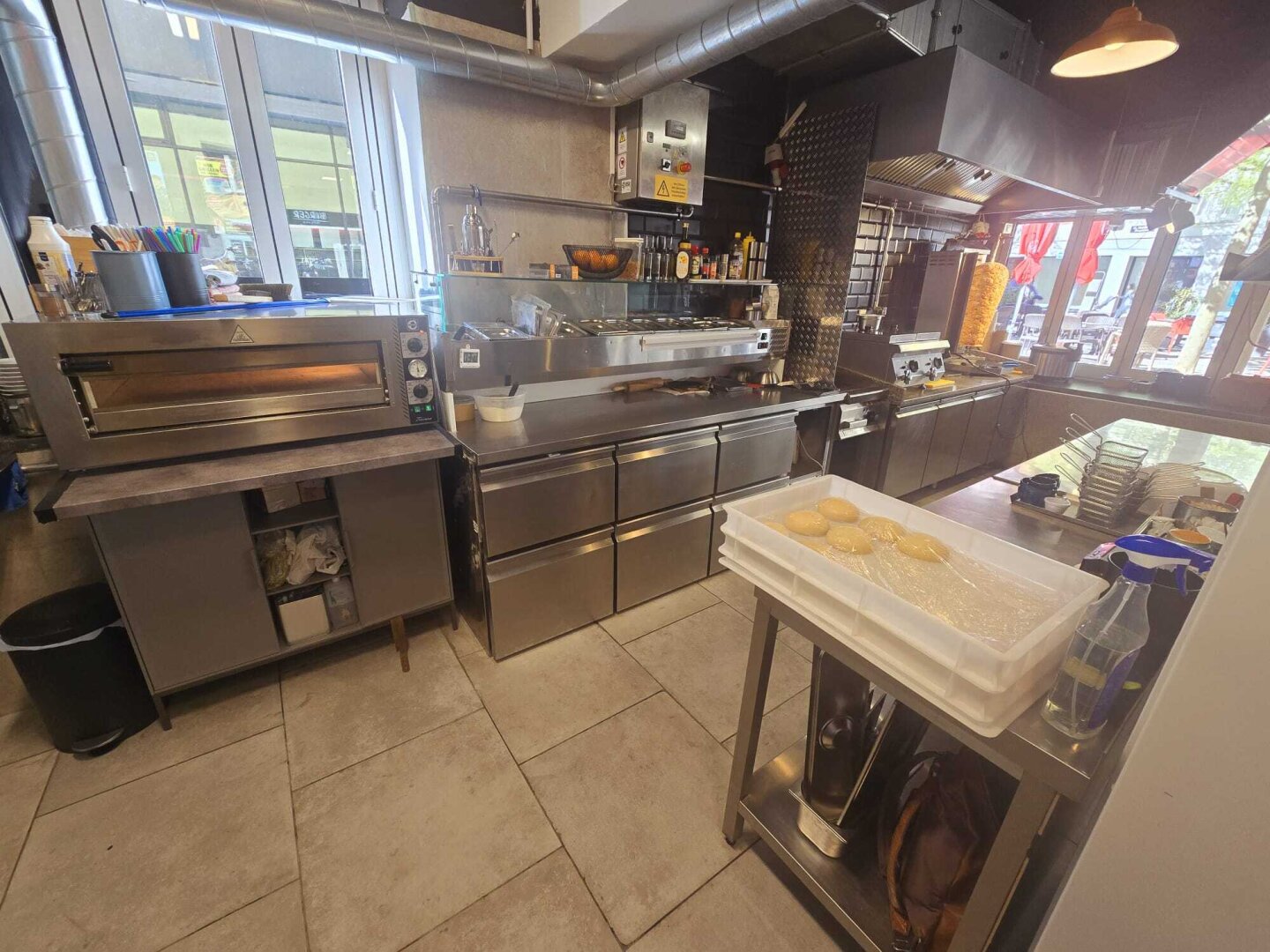 BESTE LAGE + Gutes Essen + Fußgängerzone Meidlinger Hauptstraße +