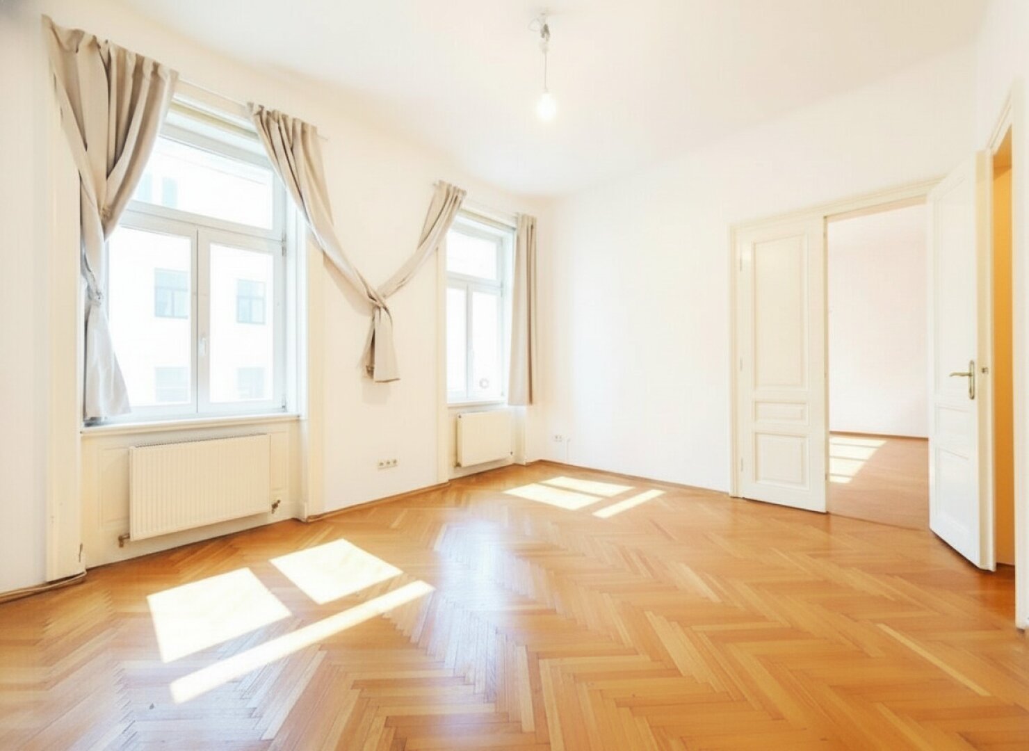 ++NEU++ Helle Stilaltbauwohnung mit CHARME in begehrter Lage nahe Arenbergpark & U-Bahn ++