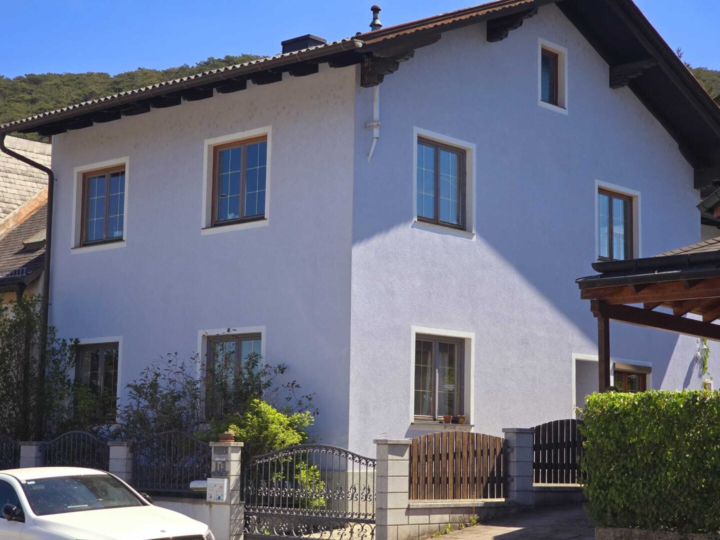 Blick auf die Gutensteiner  Alpen + Ideal für 2 Familien +  überdachter Pool +  6 Zimmer + 2 Küchen und 2 Bäder + großes Carport