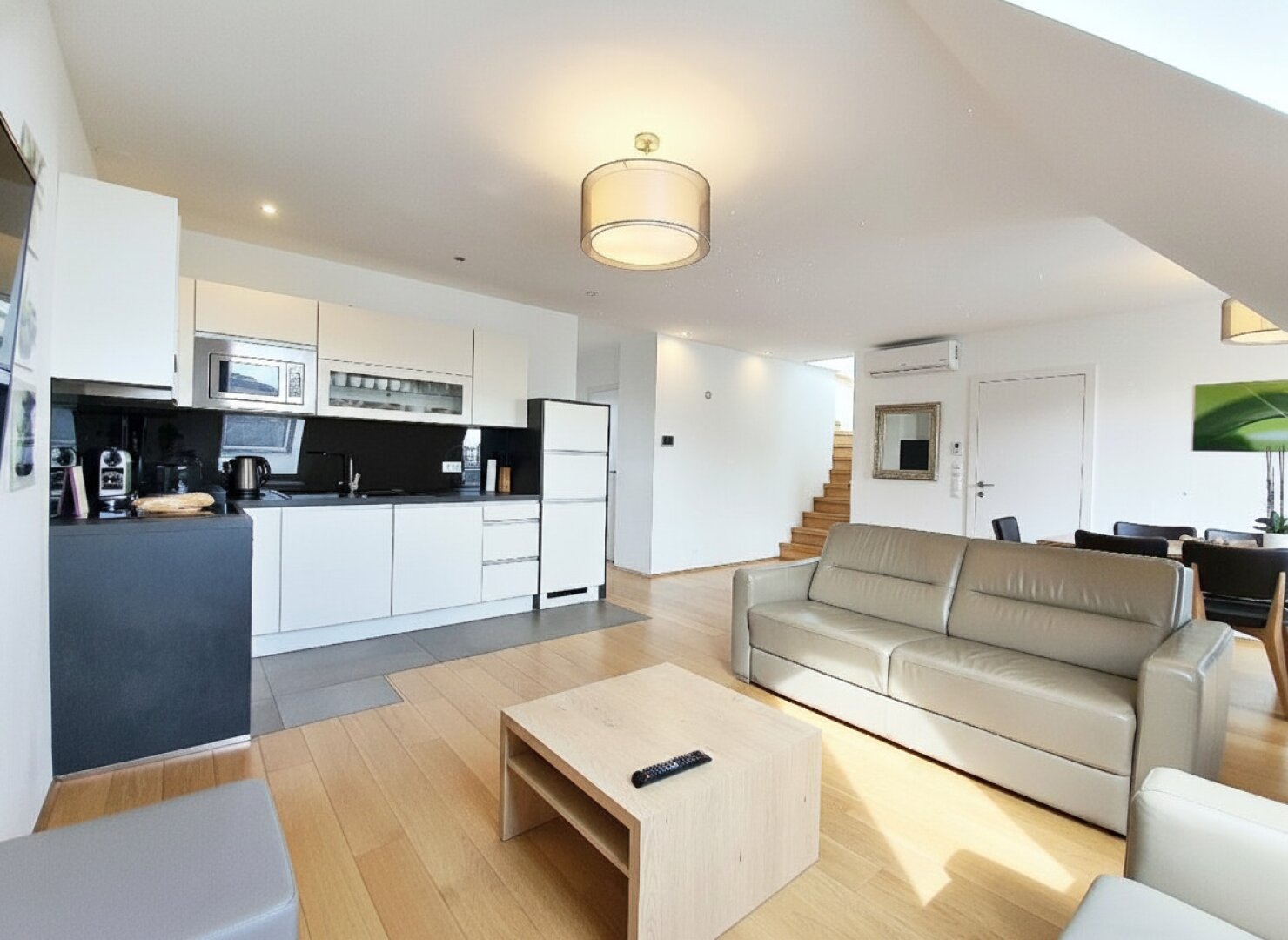 Große Wohnküche ca. 35m² plus 10m² Balkon