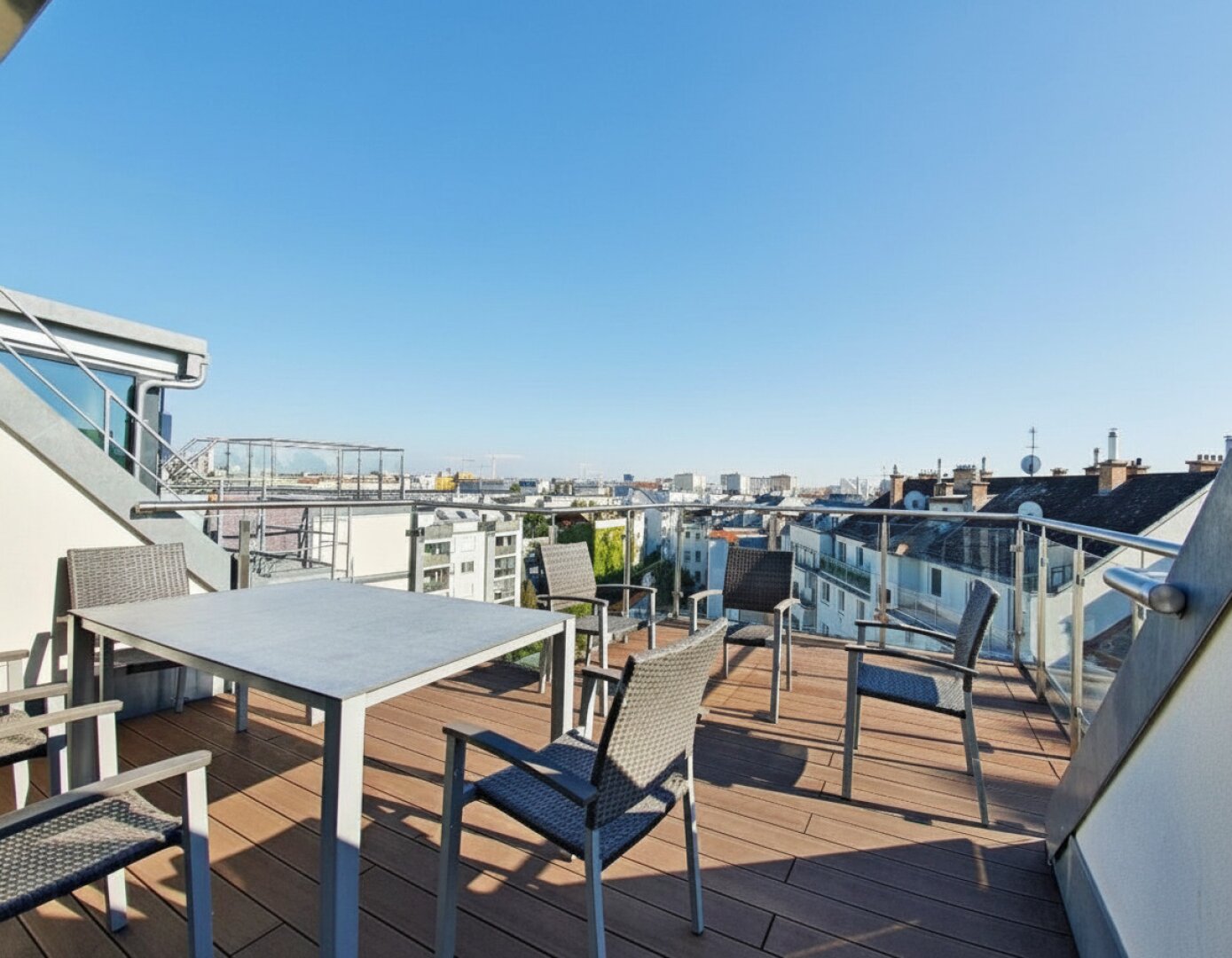 Ebene 2: große 16m² Terrasse!