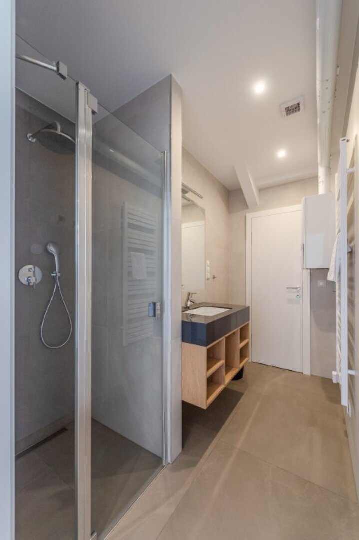 Badezimmer #1 mit eine moderne Glasdusche