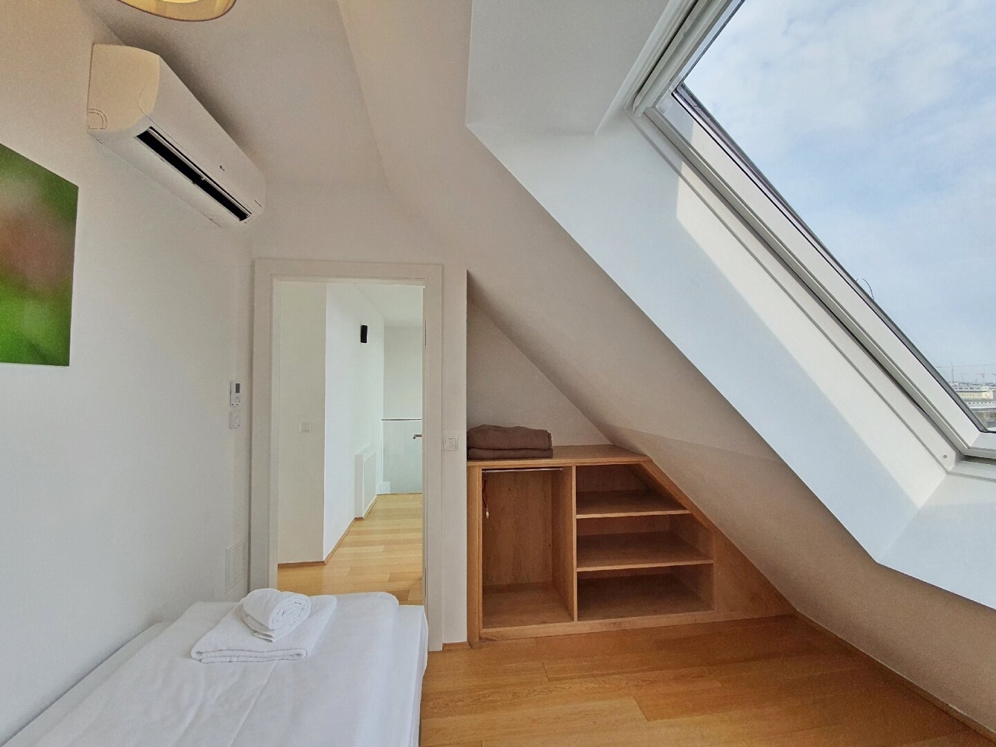 3. Schlafzimmer ca. 10 m² mit Fernblick!