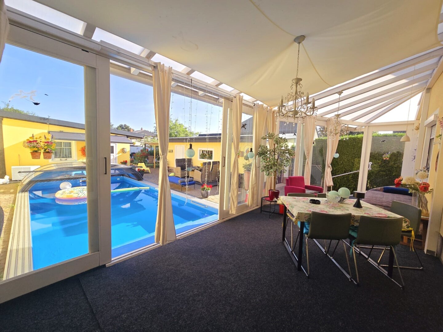 + EINFAMILIENHAUS / Grenze Deutsch Wagram + Grundstück 774m² + BEHEIZTER POOL MIT ÜBERDACHUNG  + GARAGE + CARPORT  + NÄHE S-BAHN +