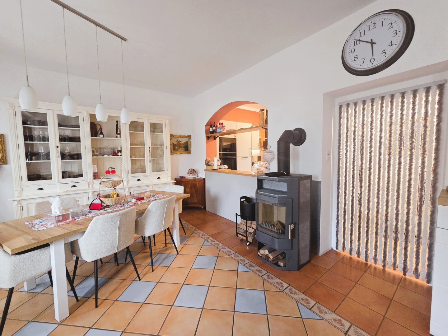 + EINFAMILIENHAUS / Grenze Deutsch Wagram + Grundstück 774m² + BEHEIZTER POOL MIT ÜBERDACHUNG  + GARAGE + CARPORT  + NÄHE S-BAHN +