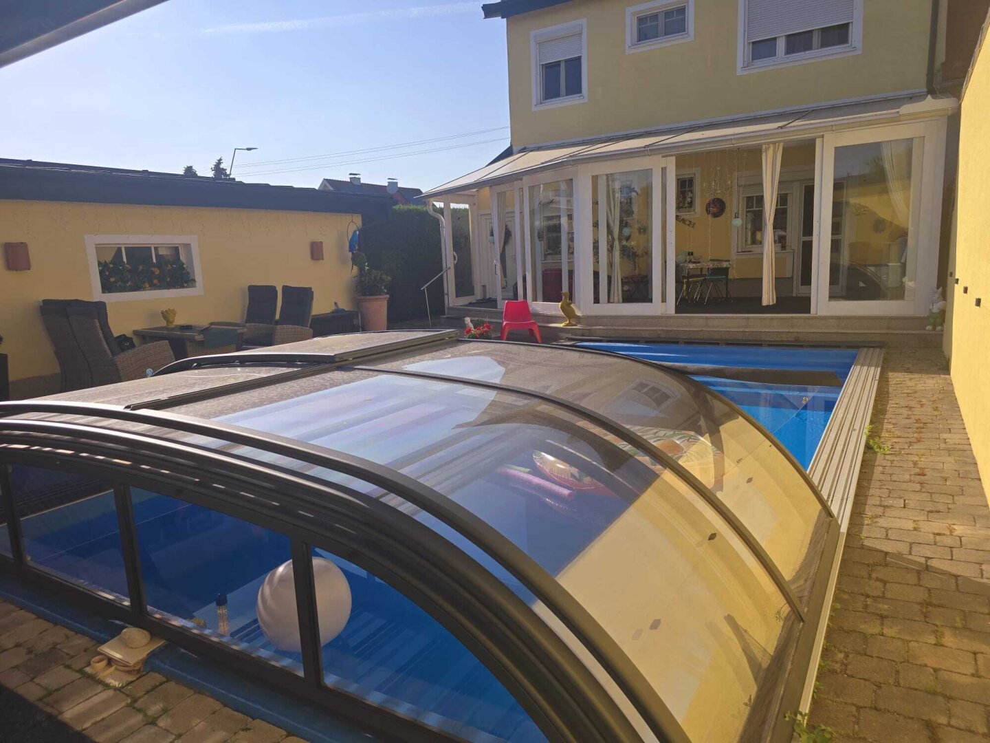+ EINFAMILIENHAUS / Grenze Deutsch Wagram + Grundstück 774m² + BEHEIZTER POOL MIT ÜBERDACHUNG  + GARAGE + CARPORT  + NÄHE S-BAHN +