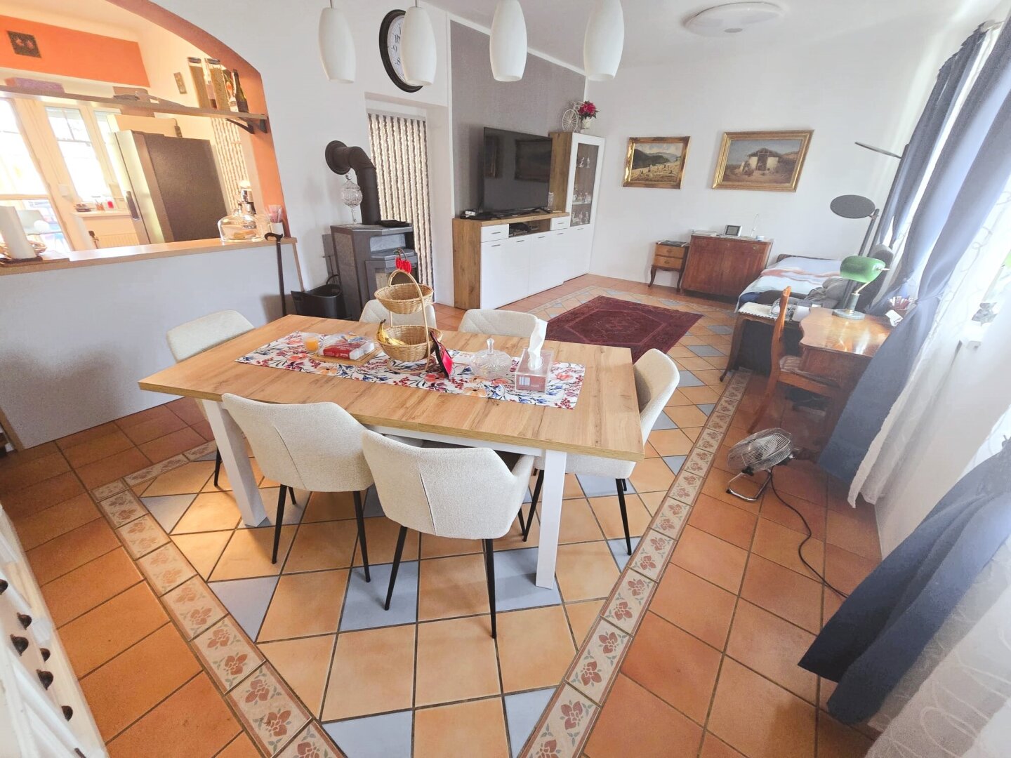 + EINFAMILIENHAUS / Grenze Deutsch Wagram + Grundstück 774m² + BEHEIZTER POOL MIT ÜBERDACHUNG  + GARAGE + CARPORT  + NÄHE S-BAHN +
