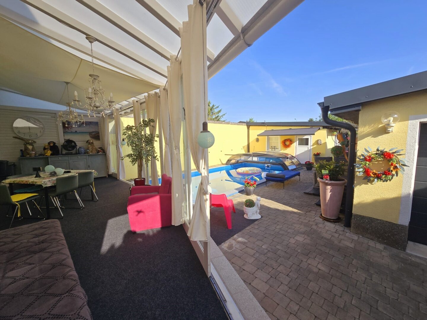 + EINFAMILIENHAUS / Grenze Deutsch Wagram + Grundstück 774m² + BEHEIZTER POOL MIT ÜBERDACHUNG  + GARAGE + CARPORT  + NÄHE S-BAHN +
