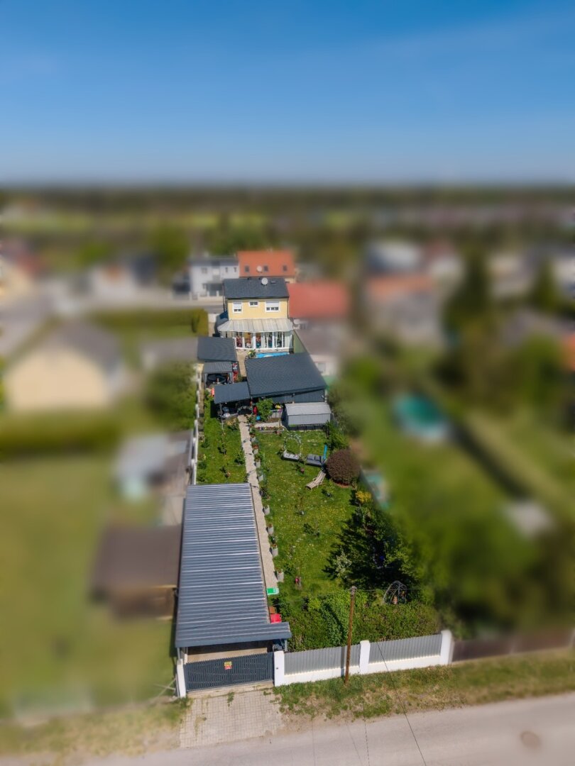 + EINFAMILIENHAUS / Grenze Deutsch Wagram + Grundstück 774m² + BEHEIZTER POOL MIT ÜBERDACHUNG  + GARAGE + CARPORT  + NÄHE S-BAHN +