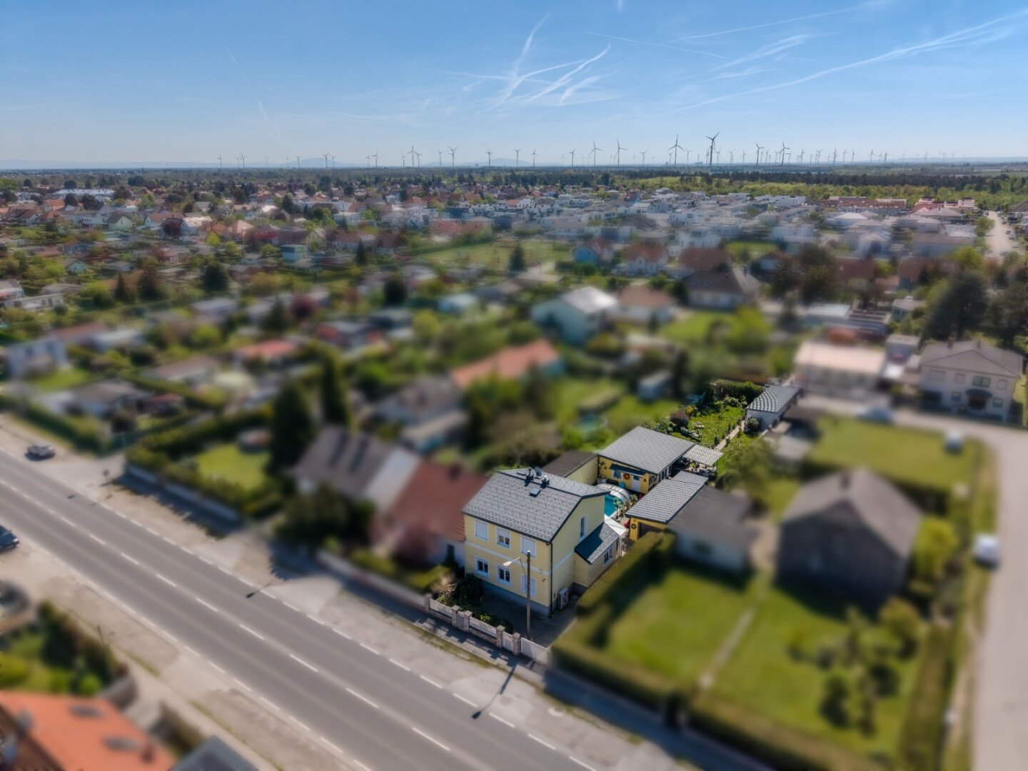 + EINFAMILIENHAUS / Grenze Deutsch Wagram + Grundstück 774m² + BEHEIZTER POOL MIT ÜBERDACHUNG  + GARAGE + CARPORT  + NÄHE S-BAHN +