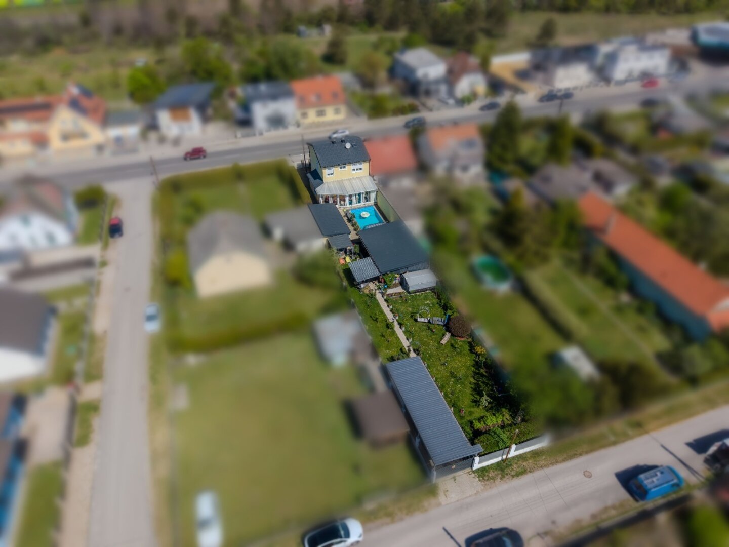 + EINFAMILIENHAUS / Grenze Deutsch Wagram + Grundstück 774m² + BEHEIZTER POOL MIT ÜBERDACHUNG  + GARAGE + CARPORT  + NÄHE S-BAHN +