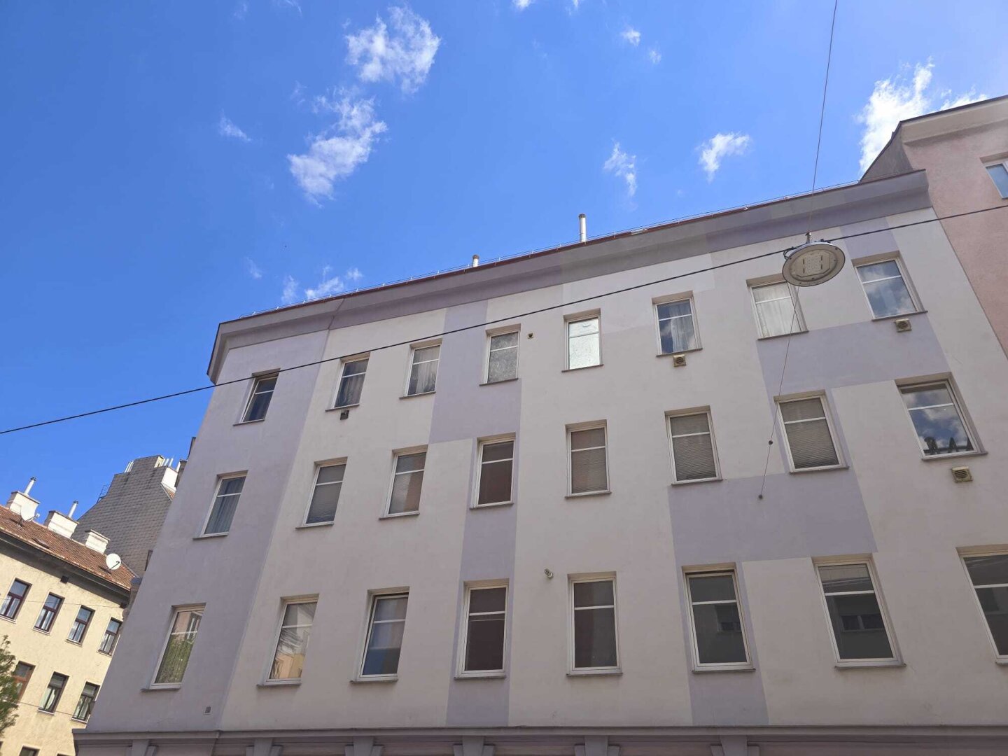 + NOTVERKAUF+ Großzügige ,gepflegte 81m2+ 4-Zimmer-Wohnung +2 Badezimmer +2 Küche um  €199.000-