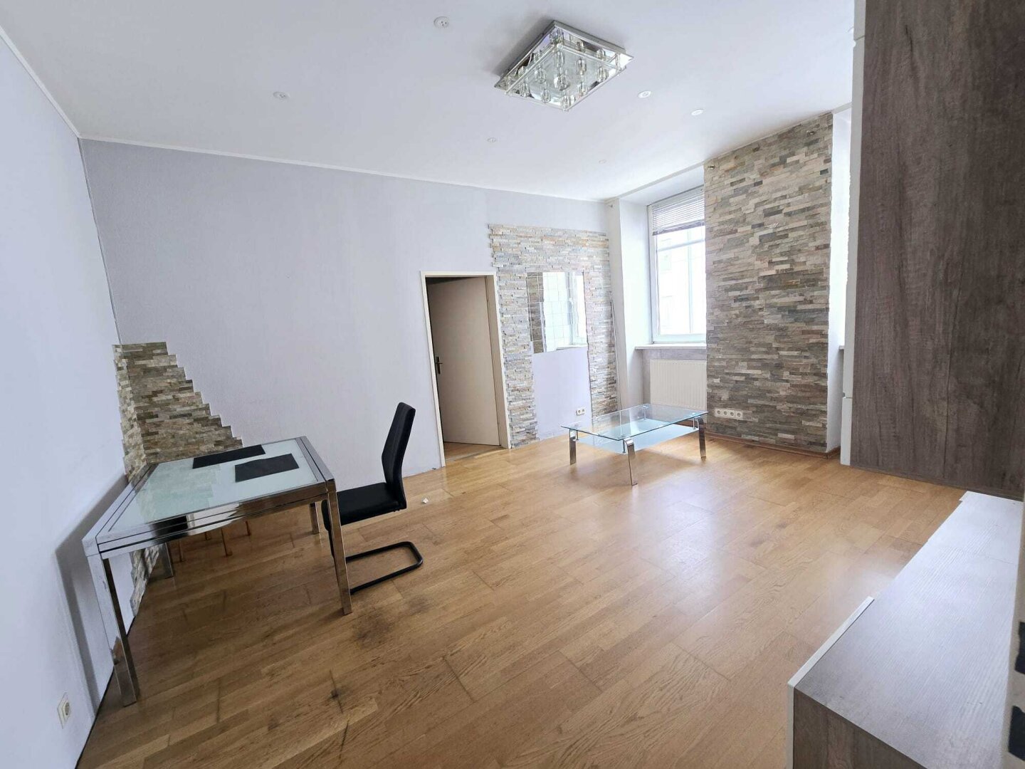 + NOTVERKAUF+ Großzügige ,gepflegte 81m2+ 4-Zimmer-Wohnung +2 Badezimmer +2 Küche um  €199.000-