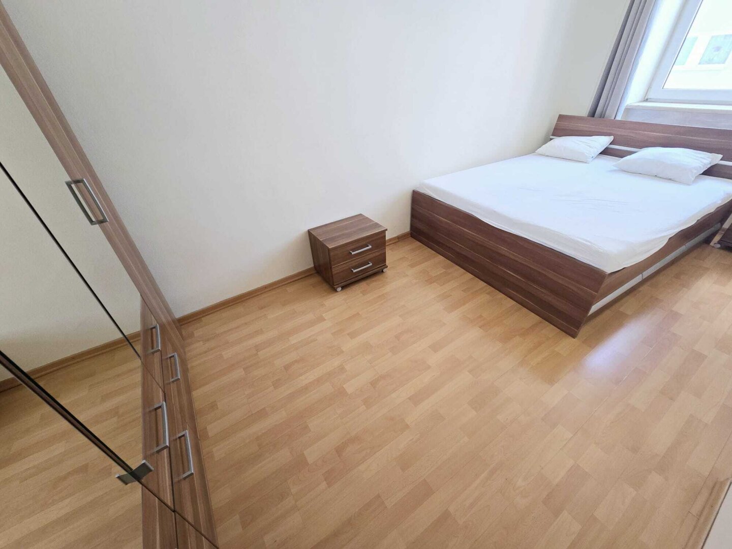 + NOTVERKAUF+ Großzügige ,gepflegte 81m2+ 4-Zimmer-Wohnung +2 Badezimmer +2 Küche um  €199.000-