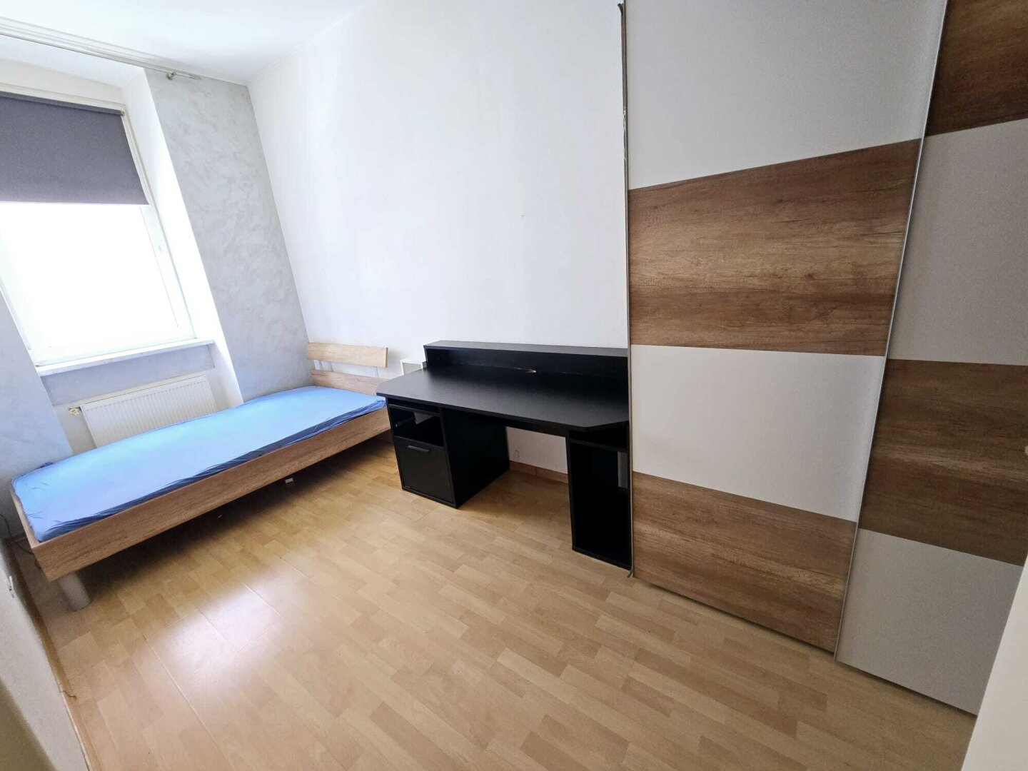 + NOTVERKAUF+ Großzügige ,gepflegte 81m2+ 4-Zimmer-Wohnung +2 Badezimmer +2 Küche um  €199.000-