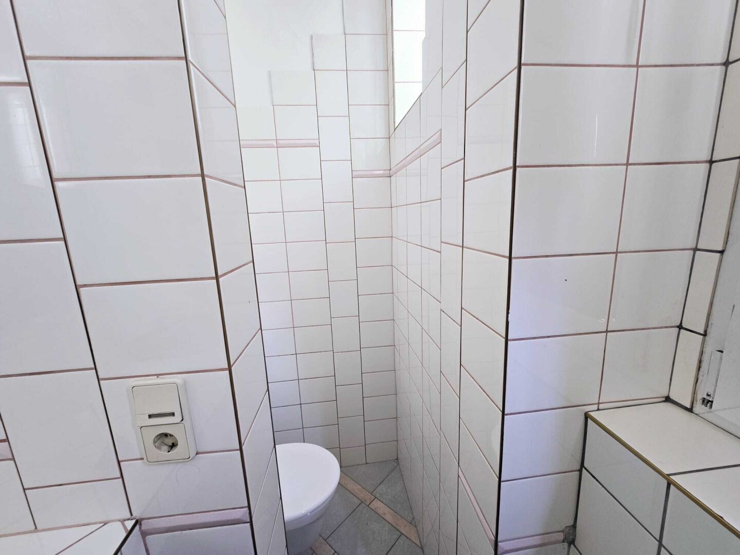+ NOTVERKAUF+ Großzügige ,gepflegte 81m2+ 4-Zimmer-Wohnung +2 Badezimmer +2 Küche um  €199.000-