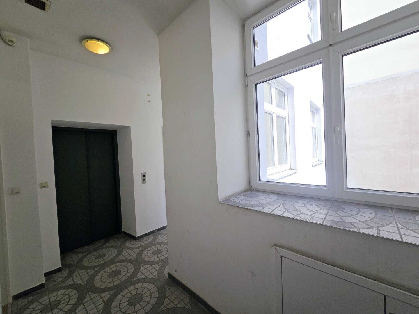 + NOTVERKAUF+ Großzügige ,gepflegte 81m2+ 4-Zimmer-Wohnung +2 Badezimmer +2 Küche um  €199.000-