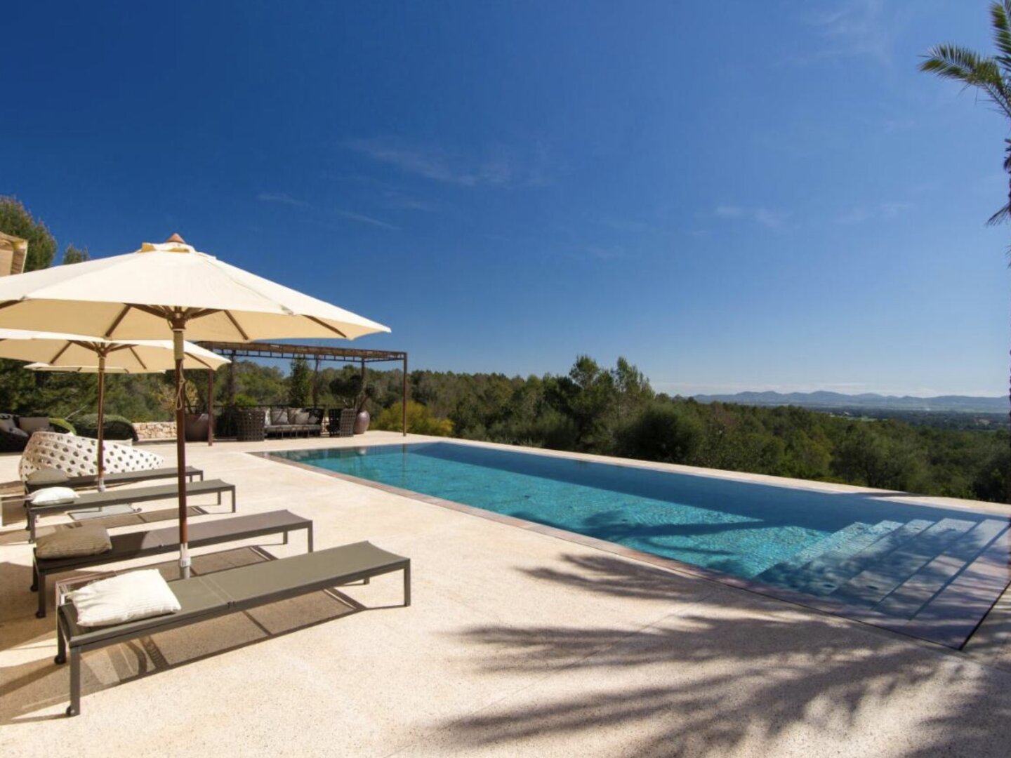 Bestlage nähe Palma de Mallorca! Traumhafte Finca mit Tennisanlage, Pool und 30.000 m2 Eigengrund