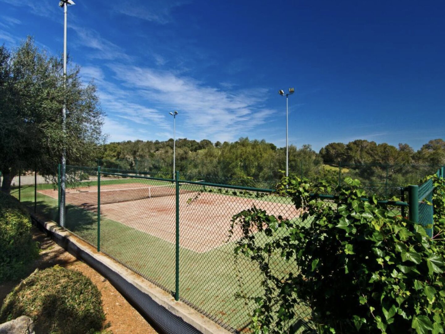 Bestlage nähe Palma de Mallorca! Traumhafte Finca mit Tennisanlage, Pool und 30.000 m2 Eigengrund