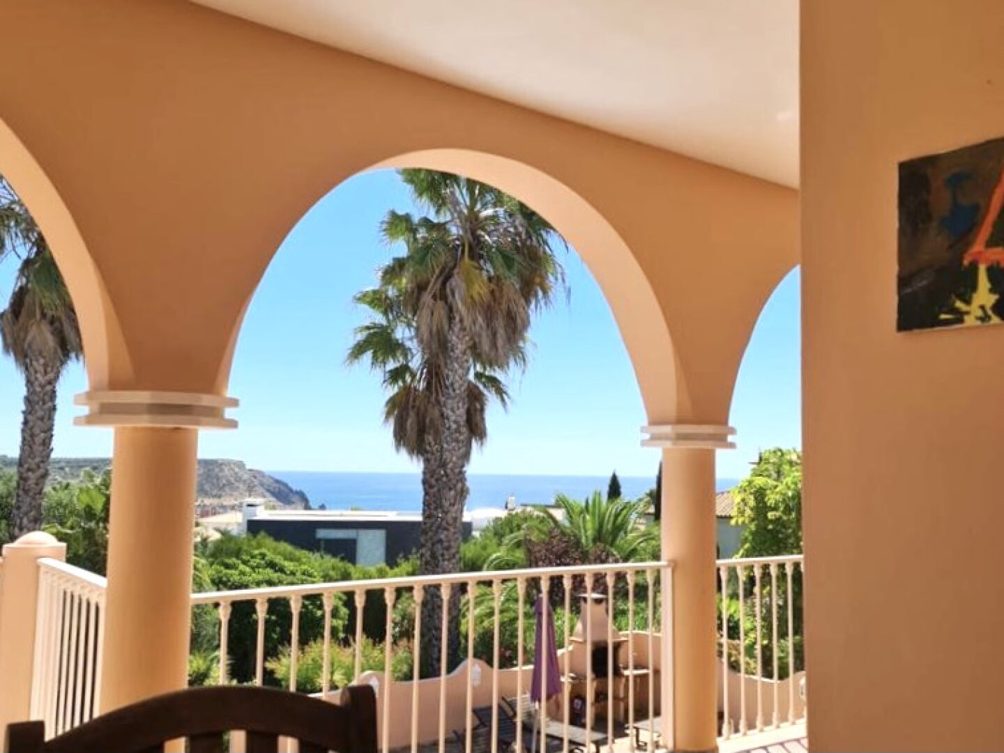 Uneinsehbare Villa mit Terrassen und großem Garten, Swimmingpool und Meerblick
