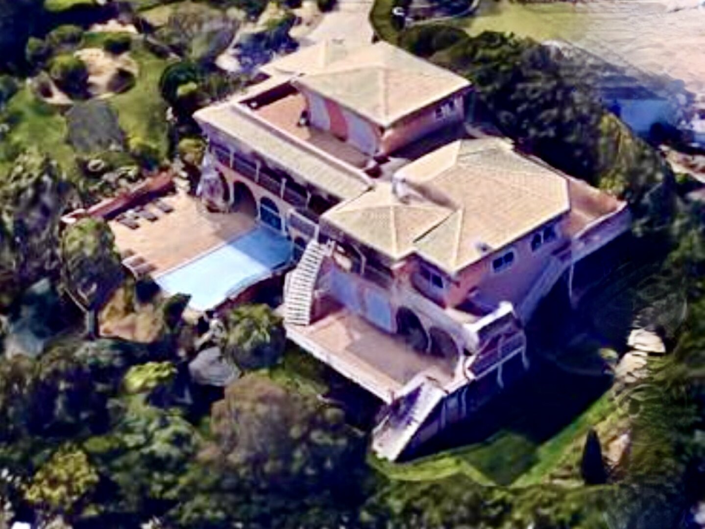 Uneinsehbare Villa mit Terrassen und großem Garten, Swimmingpool und Meerblick