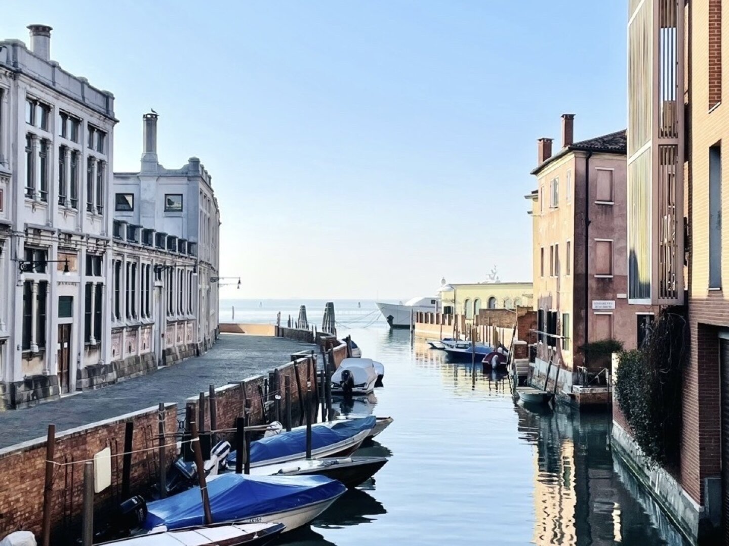 Zehn Minuten zum Markusplatz! Perfekte 2-Zimmer-Wohnung mit Gemeinschaftsterrasse und Garten in Giudecca