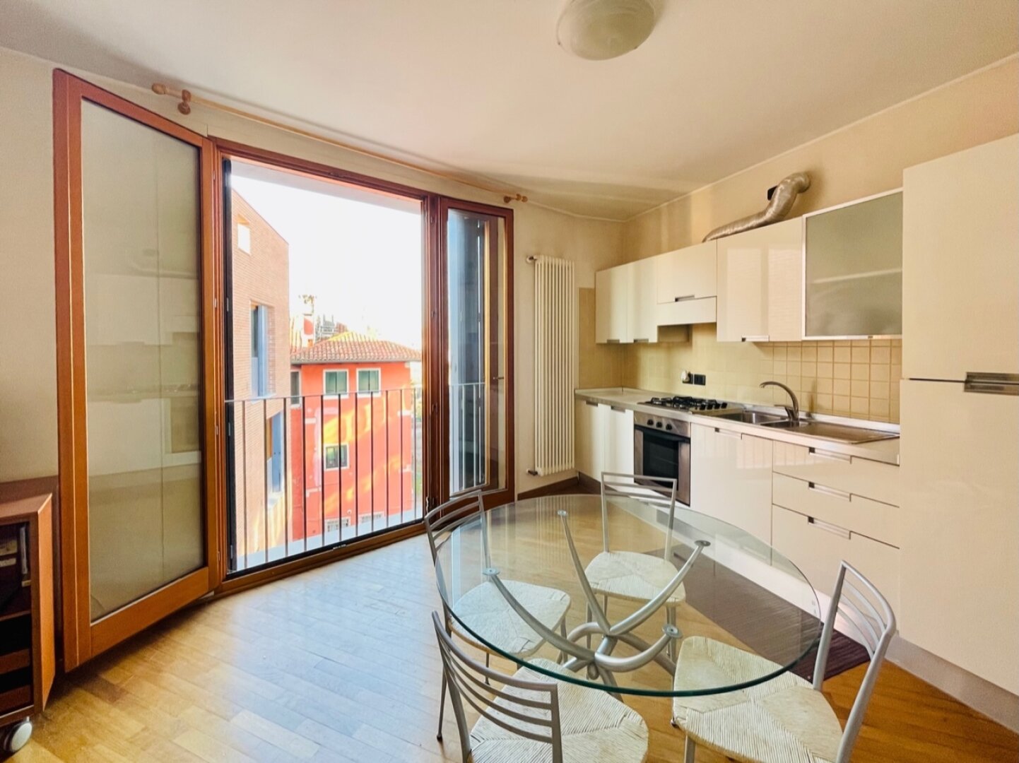 Zehn Minuten zum Markusplatz! Perfekte 2-Zimmer-Wohnung mit Gemeinschaftsterrasse und Garten in Giudecca