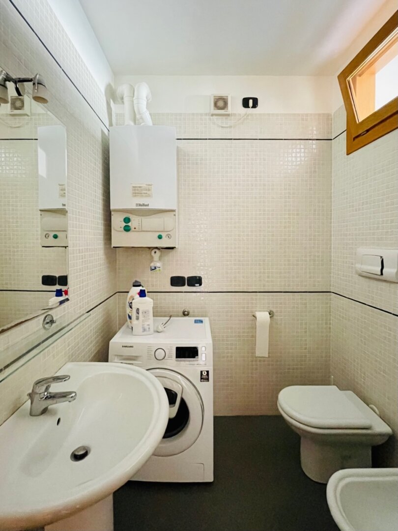 Zehn Minuten zum Markusplatz! Perfekte 2-Zimmer-Wohnung mit Gemeinschaftsterrasse und Garten in Giudecca