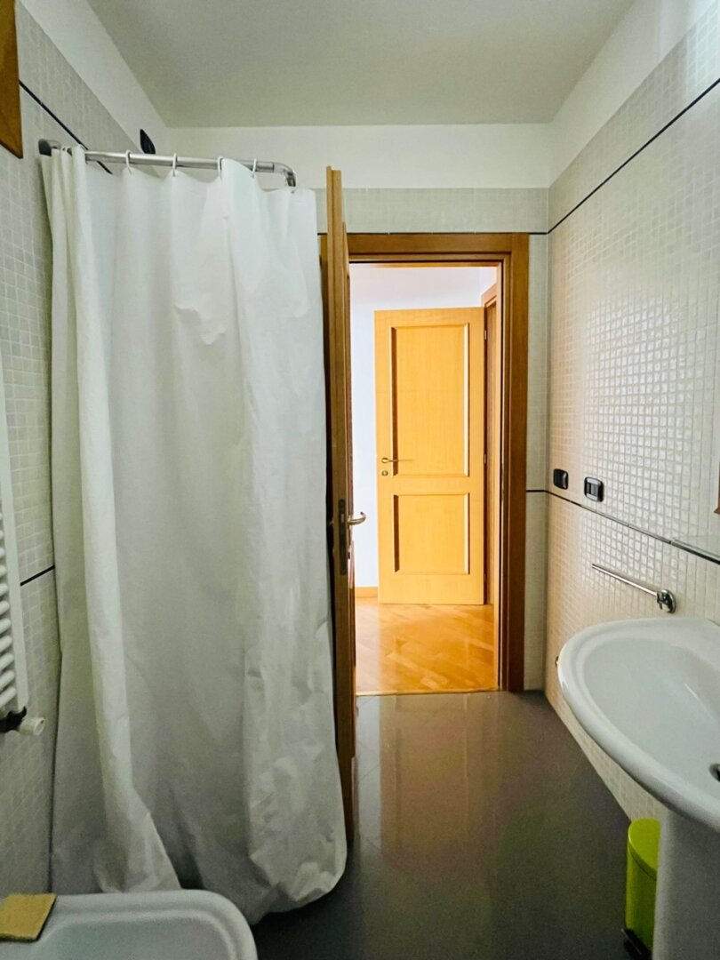 Zehn Minuten zum Markusplatz! Perfekte 2-Zimmer-Wohnung mit Gemeinschaftsterrasse und Garten in Giudecca