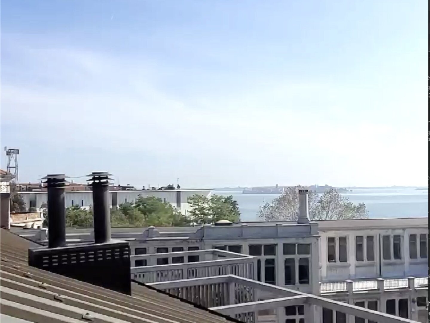 Zehn Minuten zum Markusplatz! Perfekte 2-Zimmer-Wohnung mit Gemeinschaftsterrasse und Garten in Giudecca