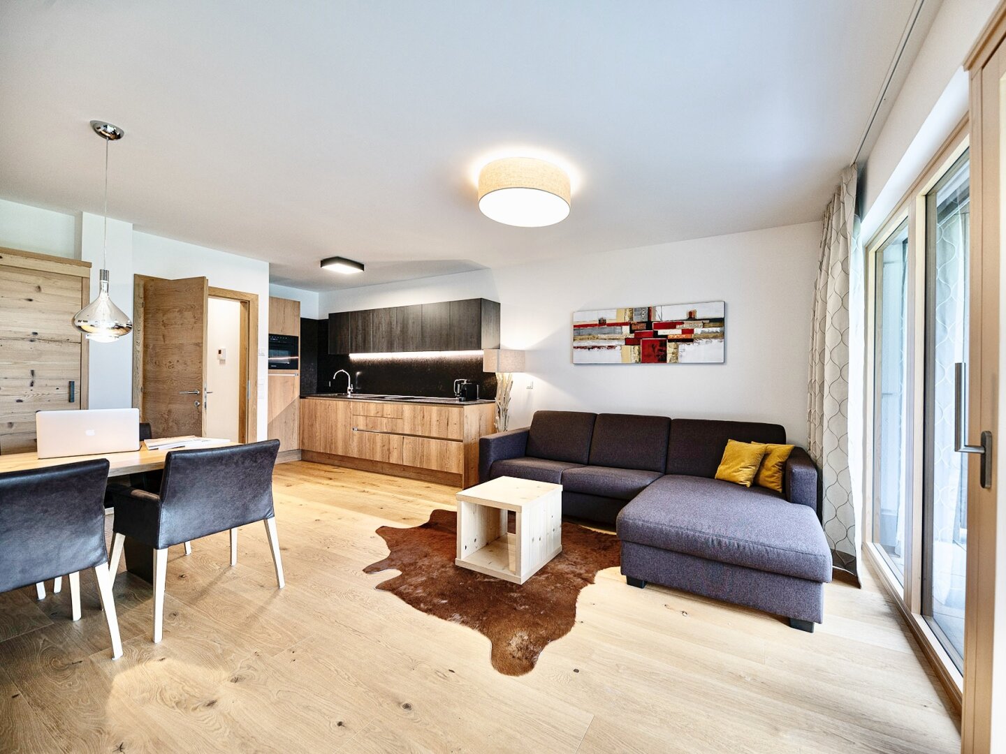 Bestlage Pinzgau mit ca. 6% Rendite! 3-Zimmer-Maisonette mit Balkonen sowie beheiztem Aussenpool