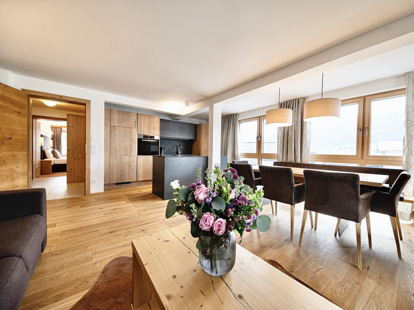 Bestlage Pinzgau mit ca. 6% Rendite! Sonniges 4-Zimmer-Apartment mit zwei Terrassen sowie Aussenpool