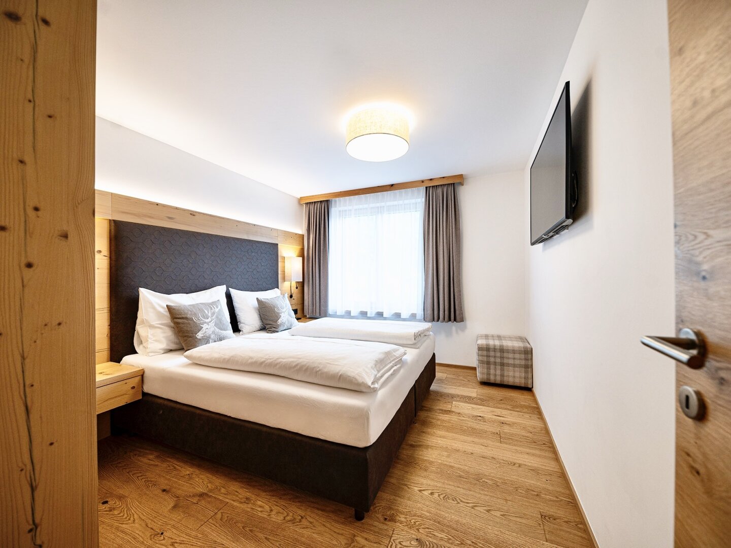Bestlage Pinzgau mit ca. 6% Rendite! Sonniges 4-Zimmer-Apartment mit zwei Terrassen sowie Aussenpool