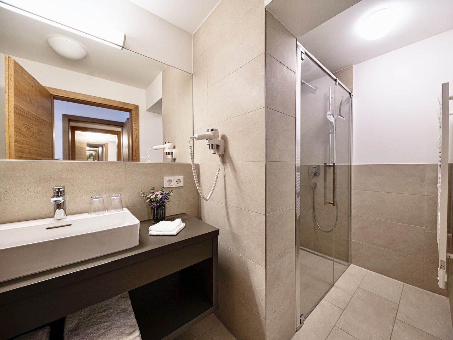 Bestlage Pinzgau mit ca. 6% Rendite! Sonniges 4-Zimmer-Apartment mit zwei Terrassen sowie Aussenpool