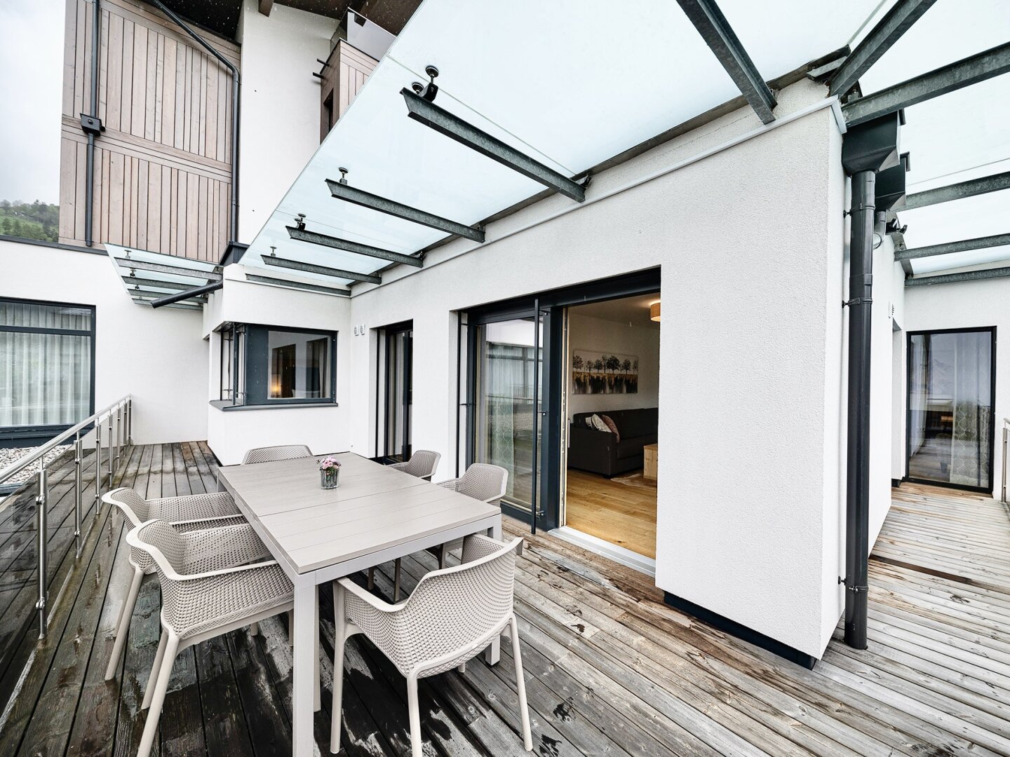 Bestlage Pinzgau mit ca. 6% Rendite! 3-Zimmer-Wohnung mit Südterrasse sowie beheiztem Aussenpool