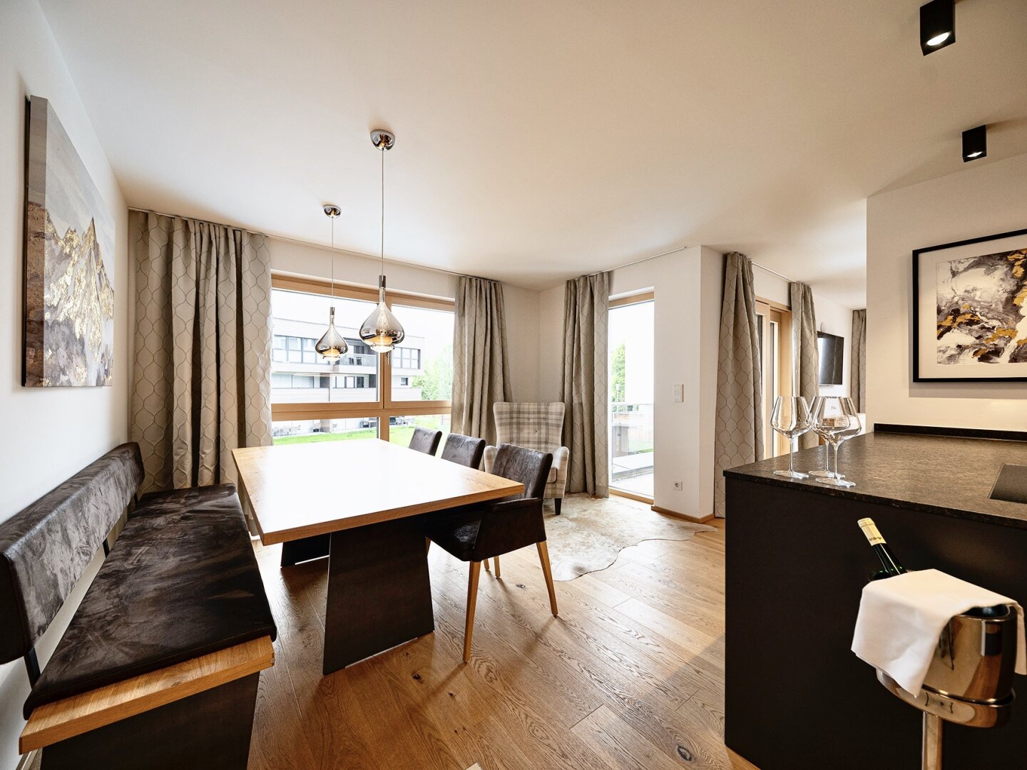 Bestlage Pinzgau mit ca. 6% Rendite! 3-Zimmer-Wohnung mit Südterrasse sowie beheiztem Aussenpool