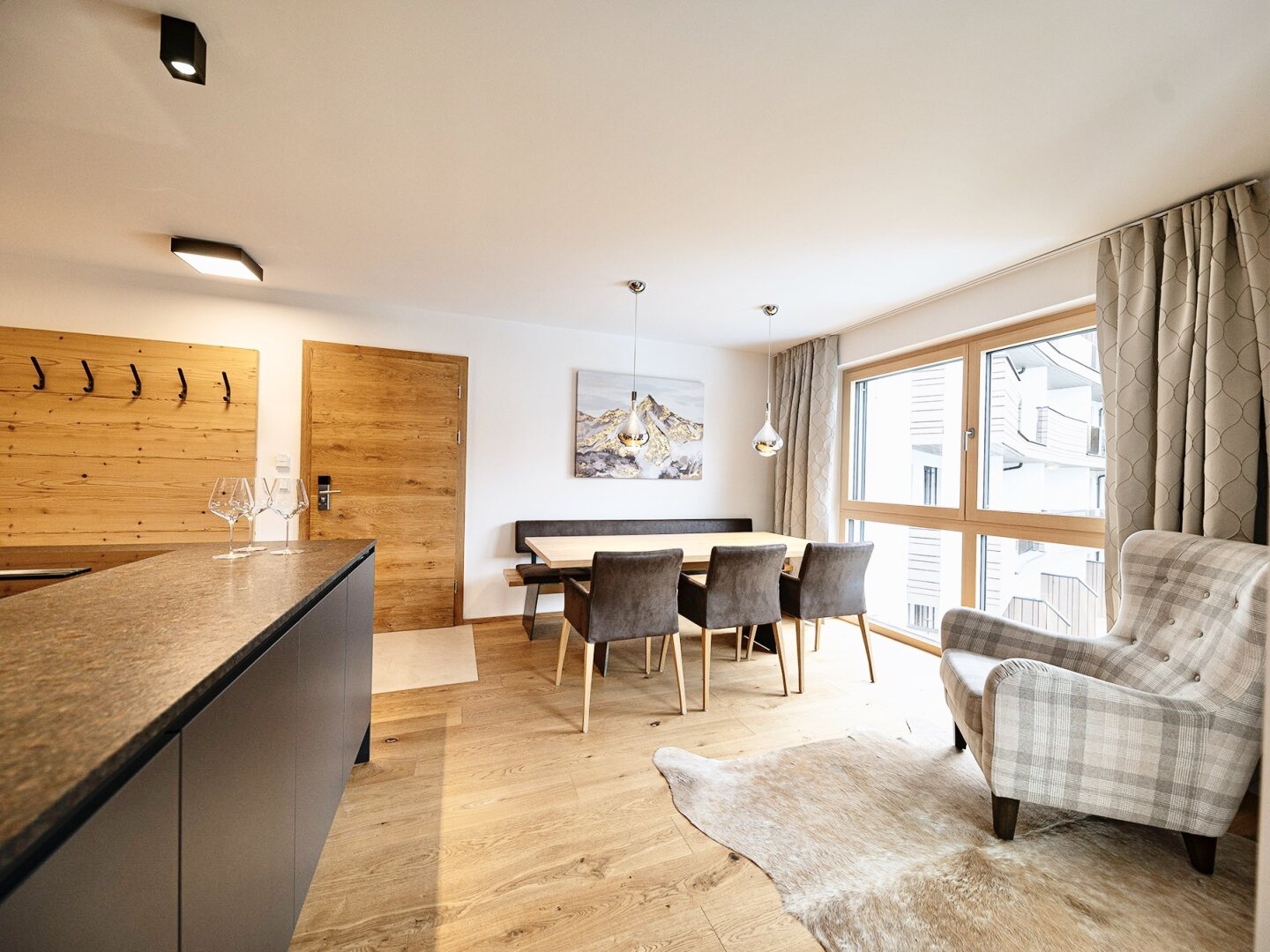 Bestlage Pinzgau mit ca. 6% Rendite! 3-Zimmer-Wohnung mit Südterrasse sowie beheiztem Aussenpool