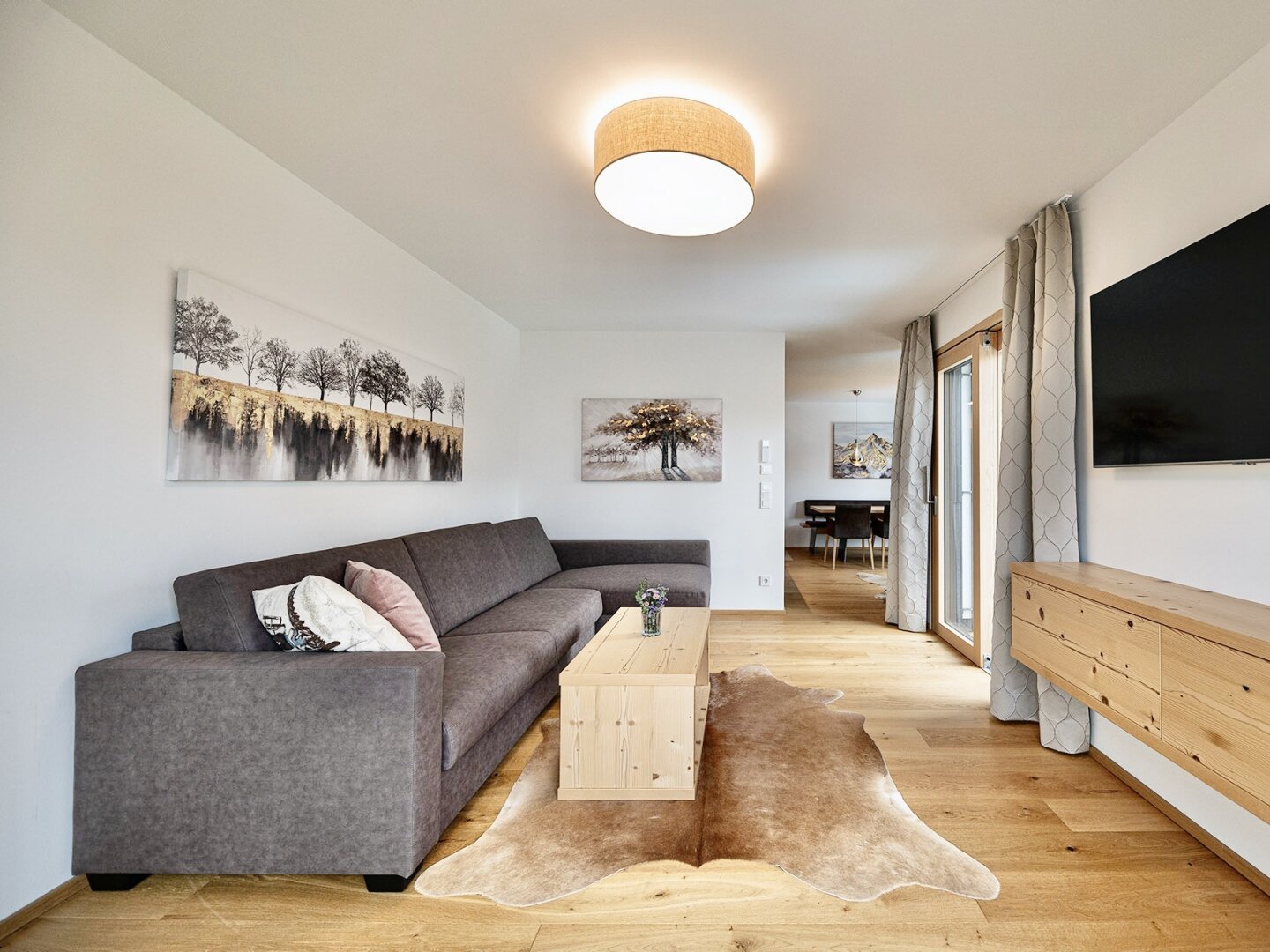 Bestlage Pinzgau mit ca. 6% Rendite! 3-Zimmer-Wohnung mit Südterrasse sowie beheiztem Aussenpool