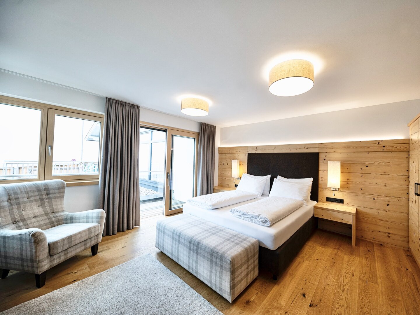 Bestlage Pinzgau mit ca. 6% Rendite! 3-Zimmer-Wohnung mit Südterrasse sowie beheiztem Aussenpool