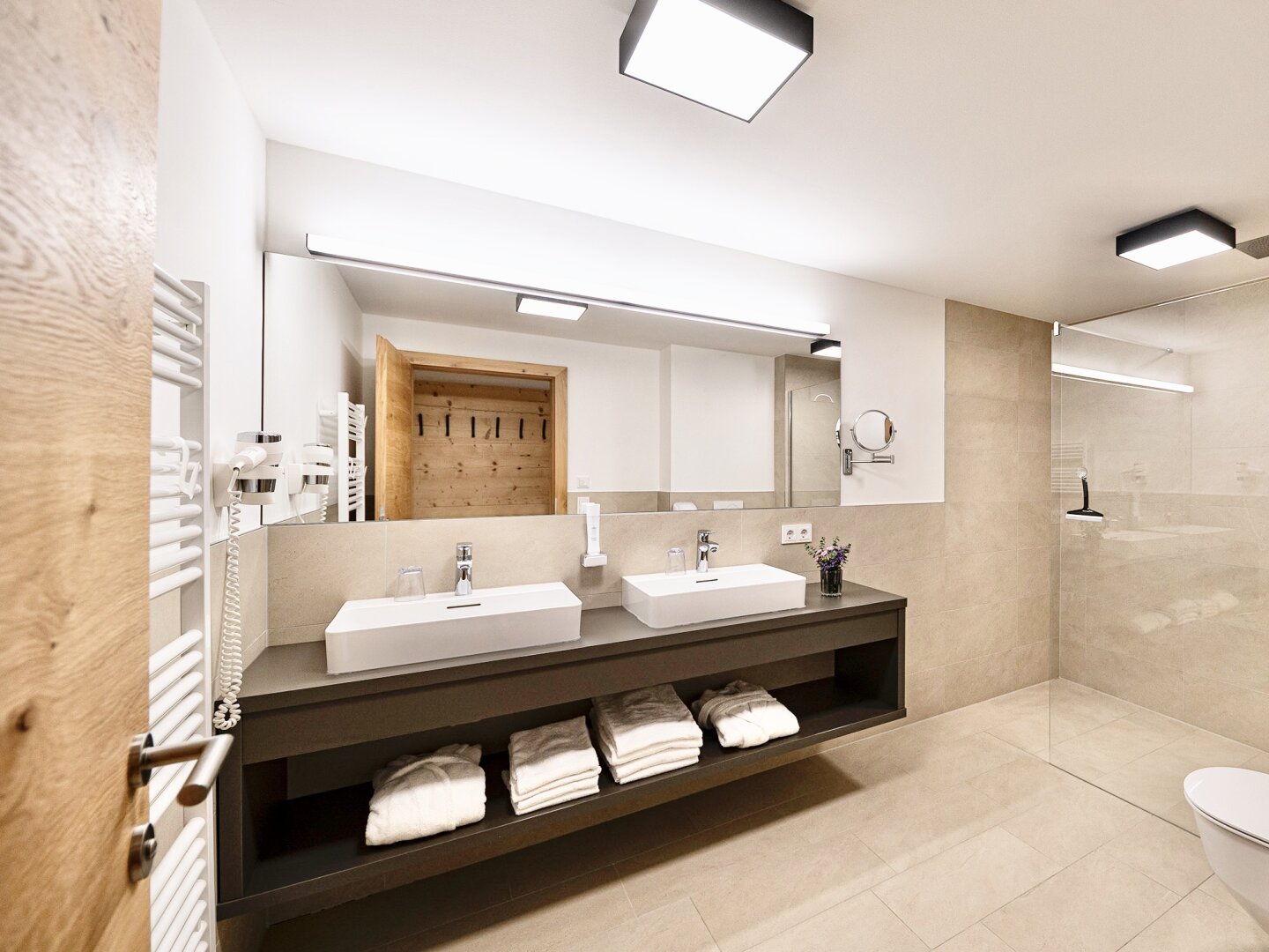 Bestlage Pinzgau mit ca. 6% Rendite! 3-Zimmer-Wohnung mit Südterrasse sowie beheiztem Aussenpool