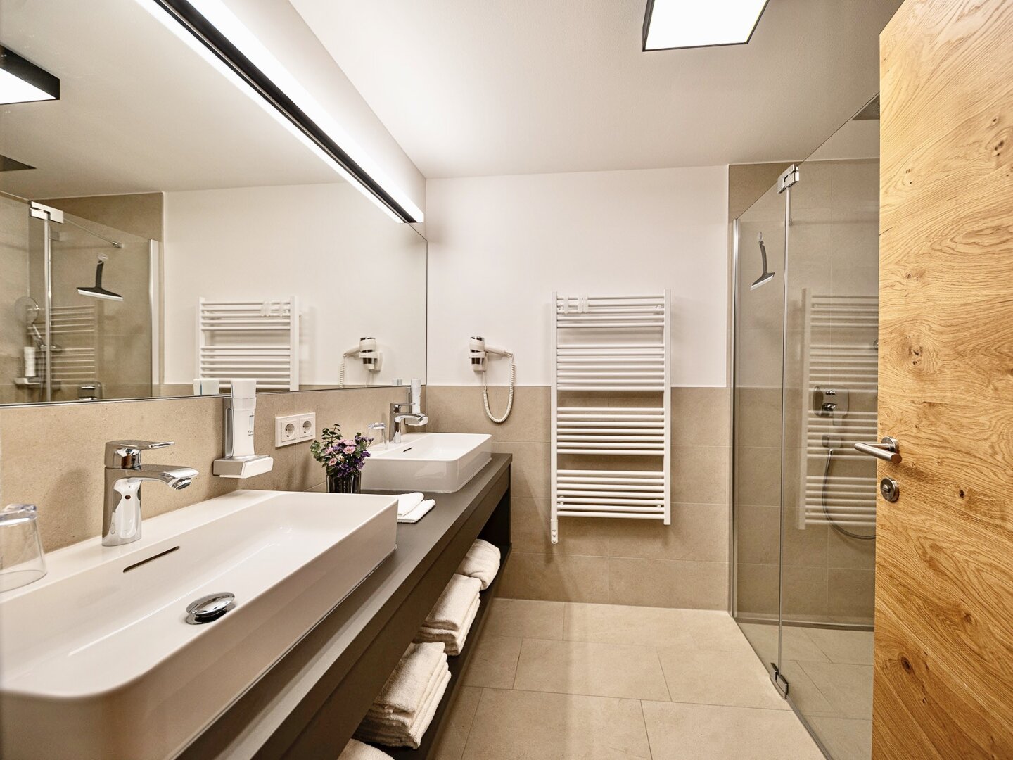 Bestlage Pinzgau mit ca. 6% Rendite! 3-Zimmer-Wohnung mit Südterrasse sowie beheiztem Aussenpool