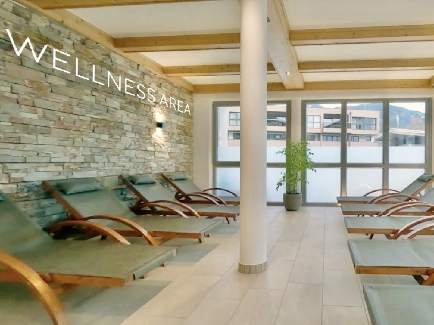 Bestlage Pinzgau mit ca. 6% Rendite! 3-Zimmer-Wohnung mit Südterrasse sowie beheiztem Aussenpool