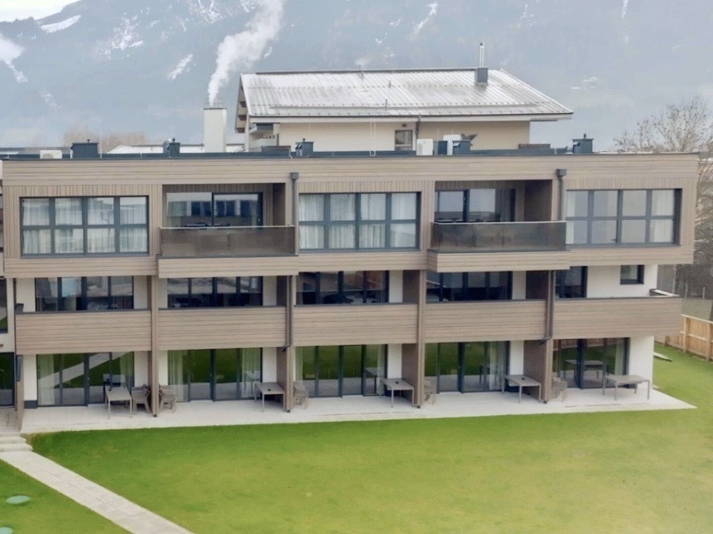 Bestlage Pinzgau mit ca. 6% Rendite! 3-Zimmer-Maisonette mit Terrasse, Balkon sowie beheiztem Aussenpool