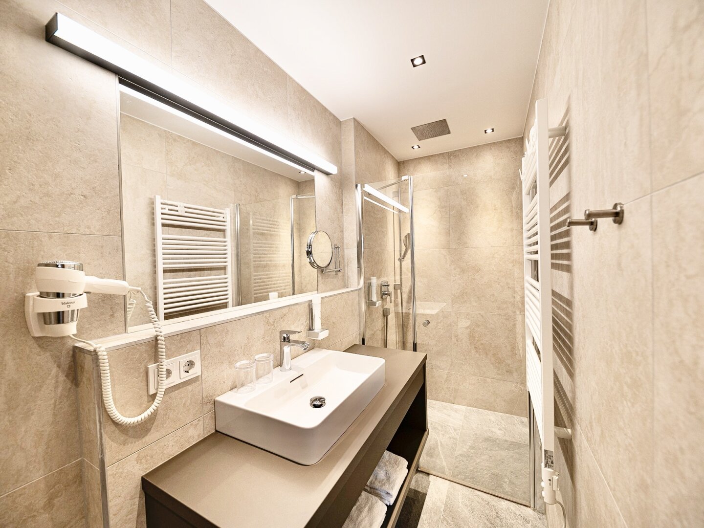 Bestlage Pinzgau mit ca. 6% Rendite! 3-Zimmer-Maisonette mit Terrasse, Balkon sowie beheiztem Aussenpool