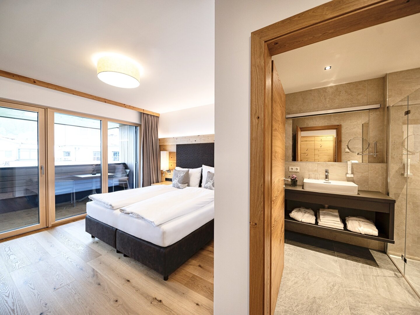 Bestlage Pinzgau mit ca. 6% Rendite! 3-Zimmer-Maisonette mit Terrasse, Balkon sowie beheiztem Aussenpool