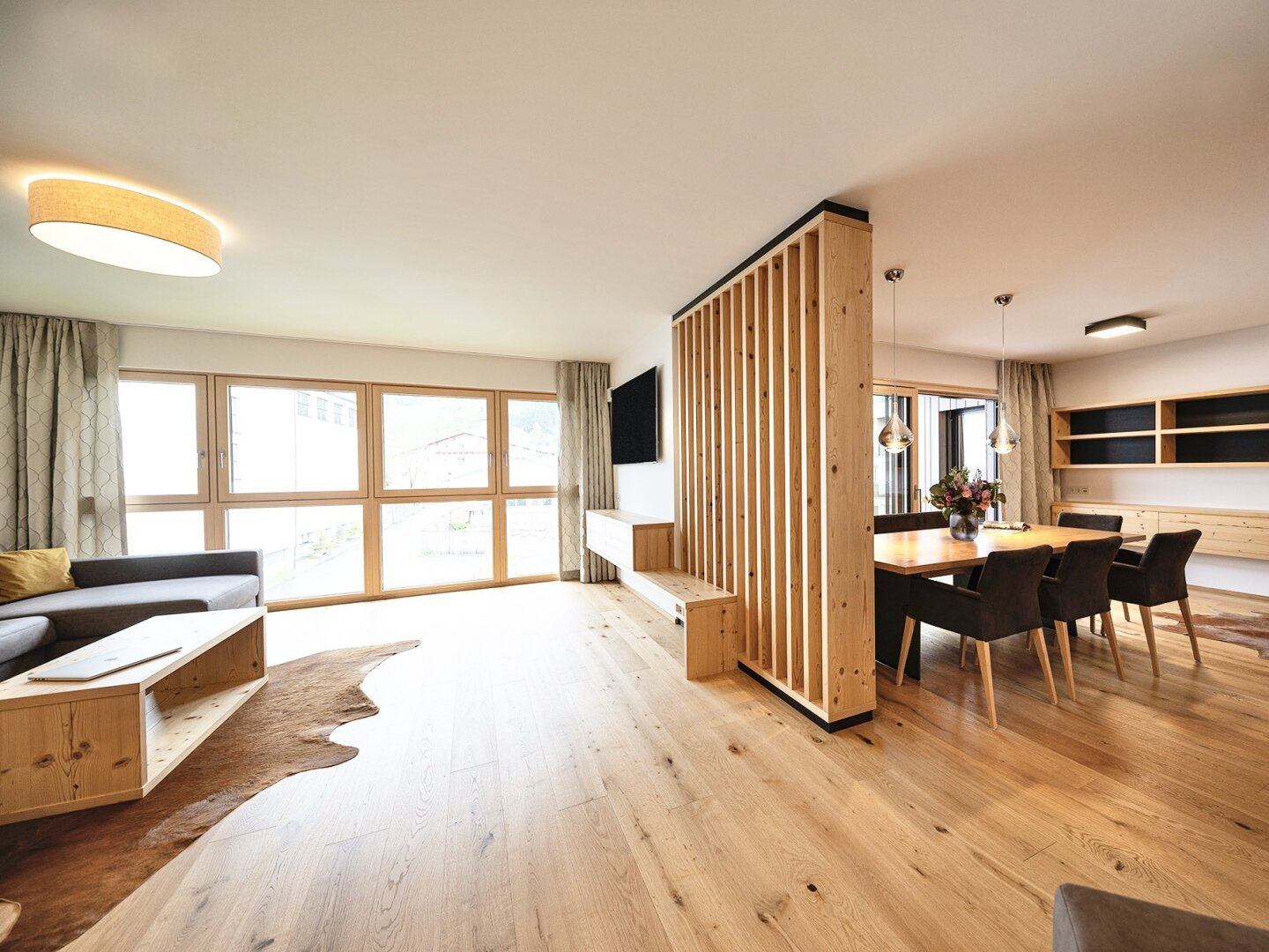 Bestlage Pinzgau mit ca. 6% Rendite! Sieben Apartments mit Terrassen, Balkonen und beheiztem Aussenpool