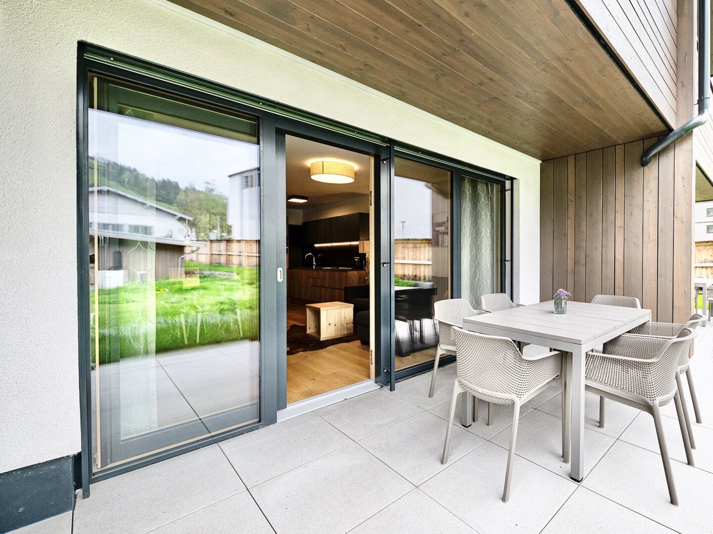 Bestlage Pinzgau mit ca. 6% Rendite! Sieben Apartments mit Terrassen, Balkonen und beheiztem Aussenpool