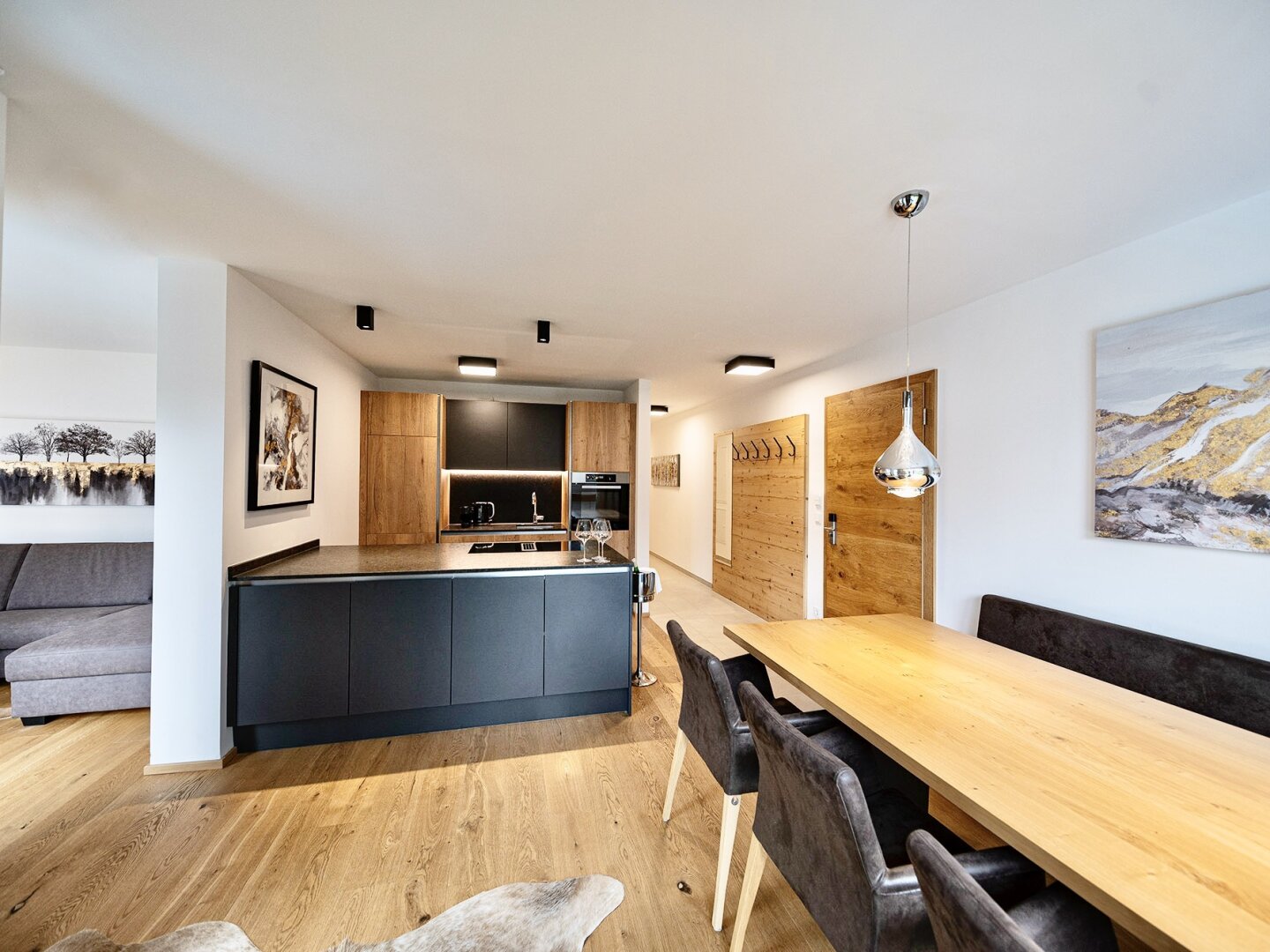 Bestlage Pinzgau mit ca. 6% Rendite! Sieben Apartments mit Terrassen, Balkonen und beheiztem Aussenpool